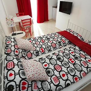 Deluxe Queen Studio