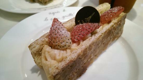 Agnes B Cafe. Cafe L.P.G