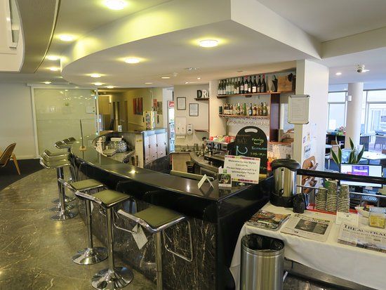 Restaurant & Bar 203