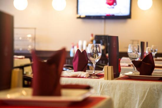 Dolphin Restaurant & Grill