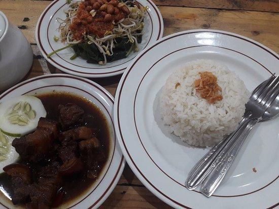 SABO Sate Ayam Babi Oka