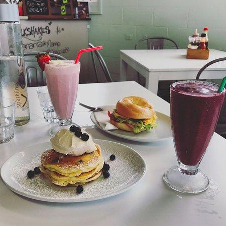 Pete & Paulz Breaky Bar