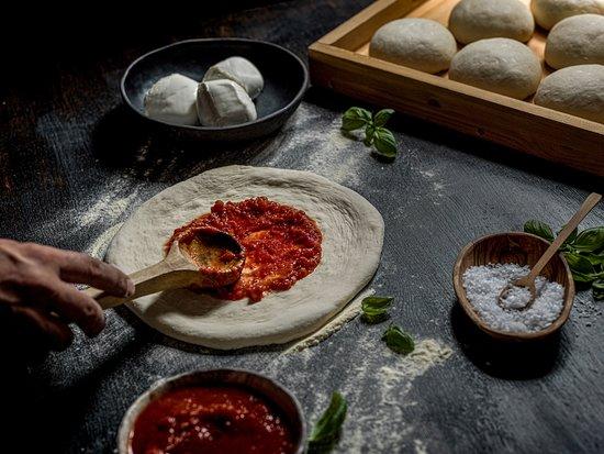 Margherita Pizza Artigianale Finikoudes