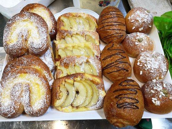 Saccardi Coffee Food & Wine