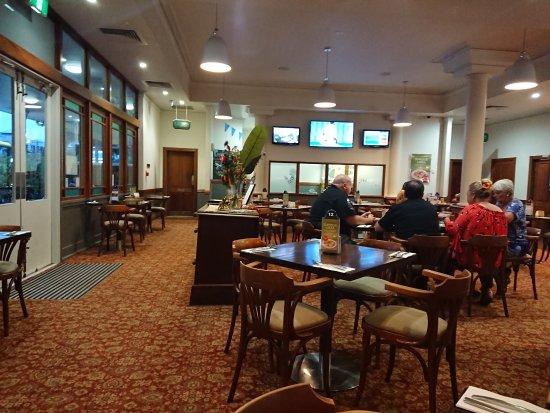 Dunwoody's Tavern & Liquor Barn