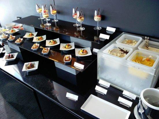 River Lounge Restaurant & Bar