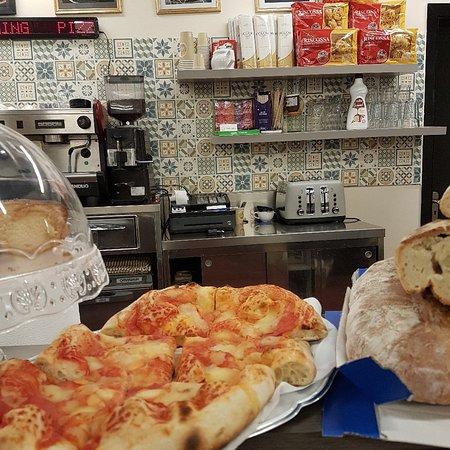 Gina's pizza and coffee