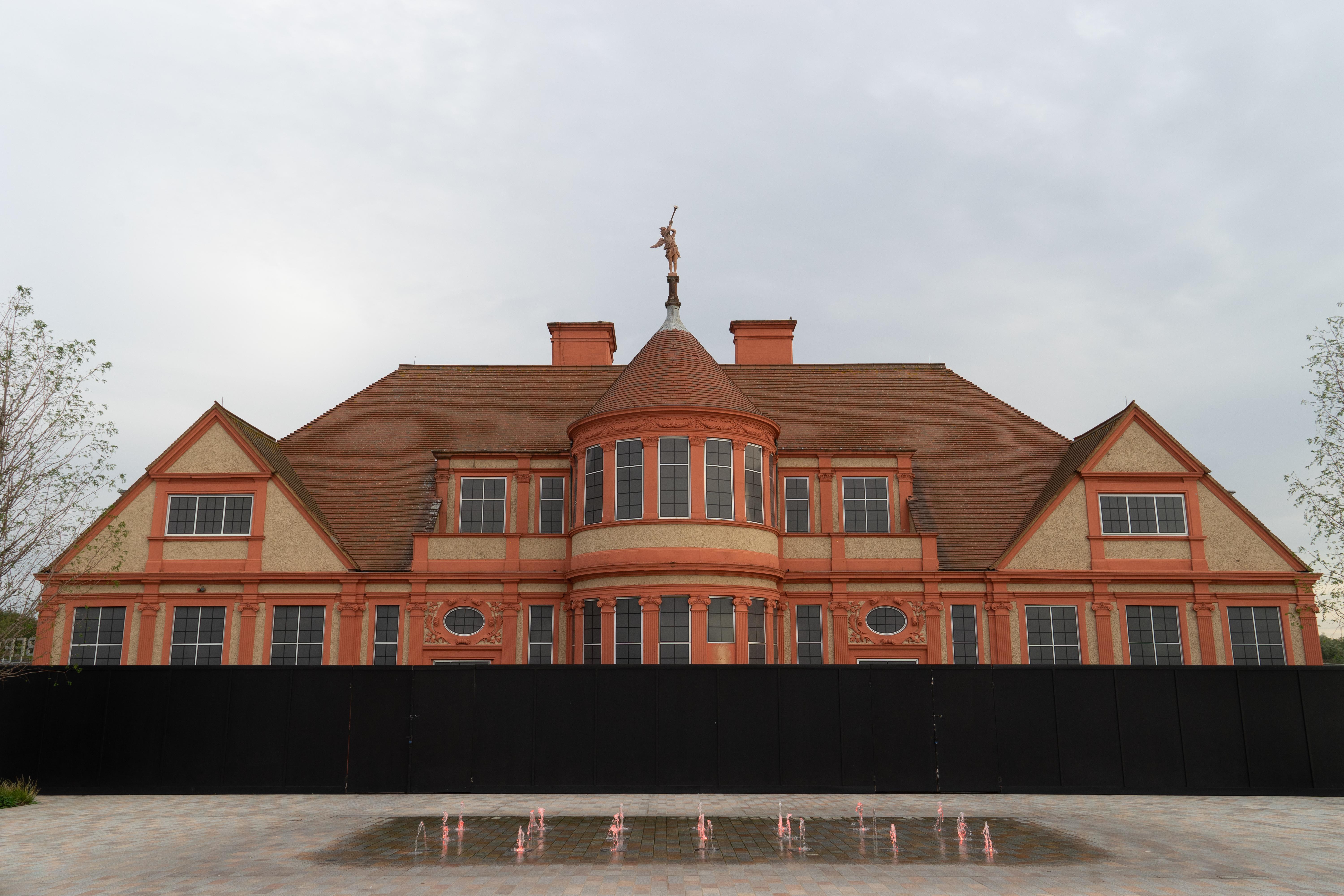 Central Buffet At Custom House