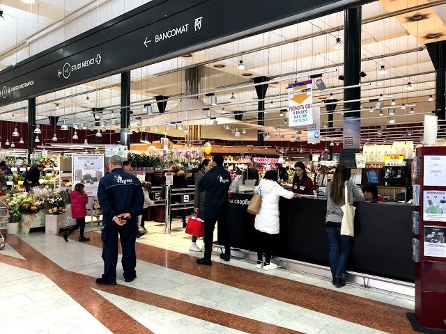 Gavinana Commercial Center