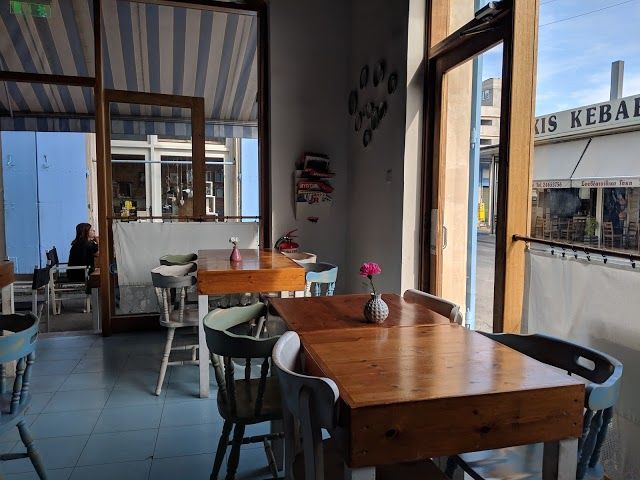 To Kafe Tis Chrysanthi's